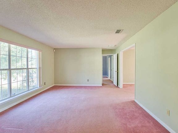 3rd image of 2435 Basswood Ln