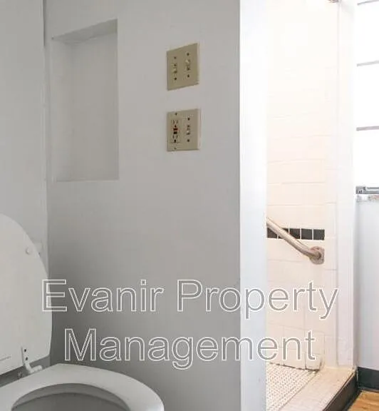 113 Niagara Ave #1 — Photo 8