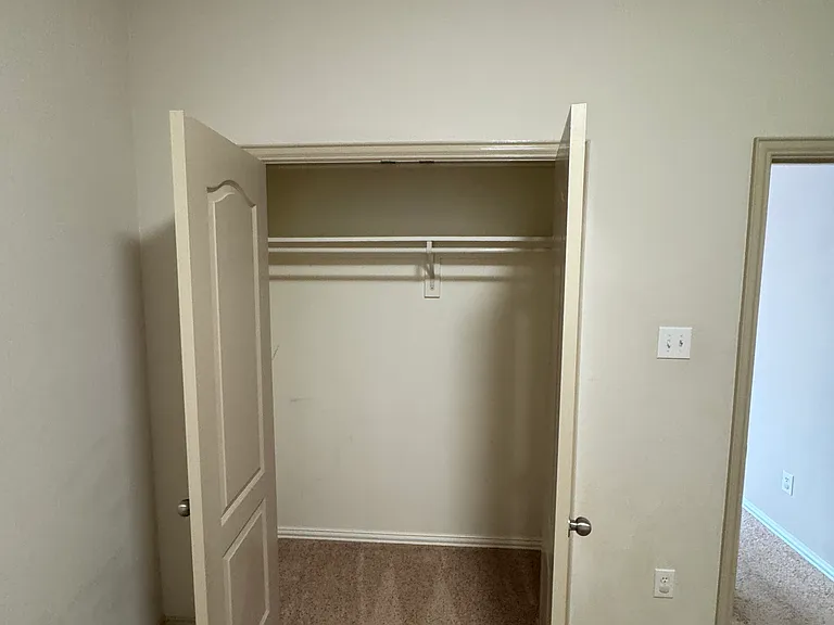 14927 Riverside Dr — Photo 25