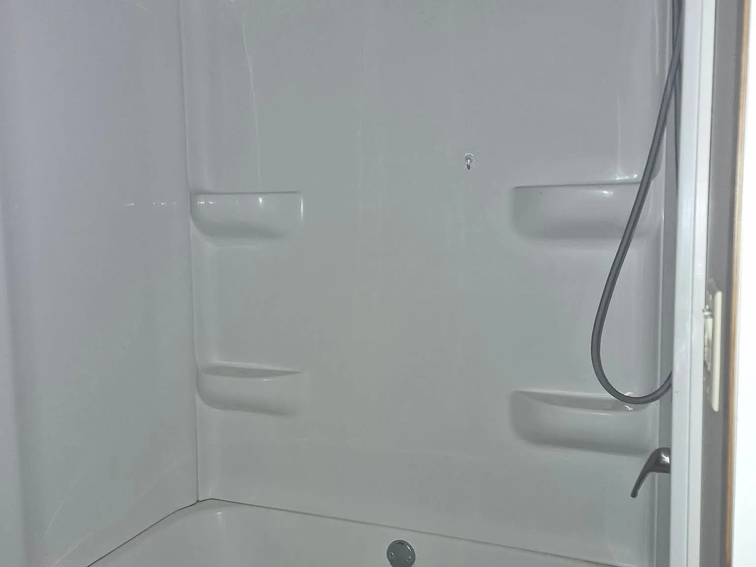 3 bed, 900 sqft, $995 — Photo 2