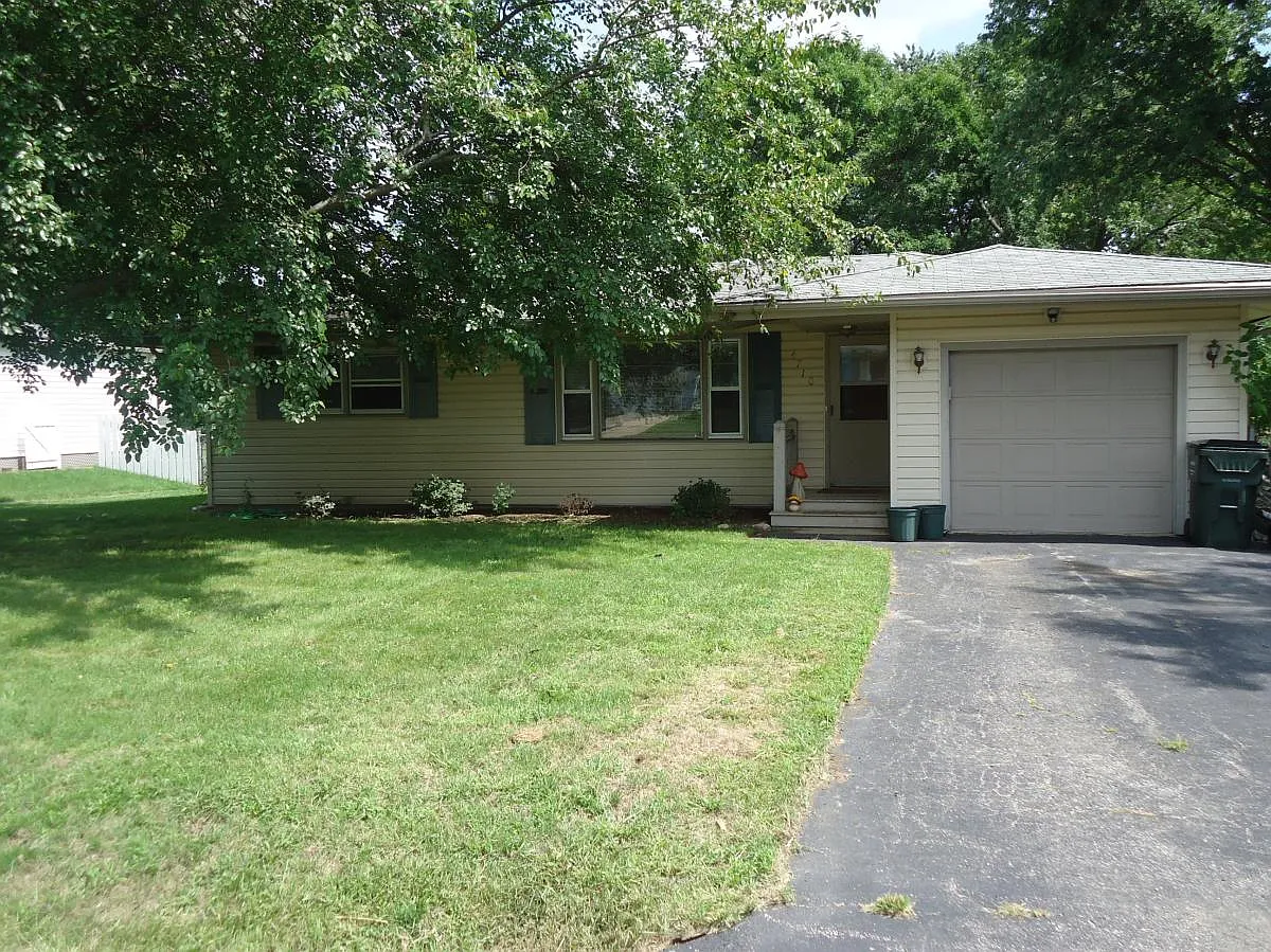 2 bed, 1.5 bath, 912 sqft, $2,000 — Photo 1