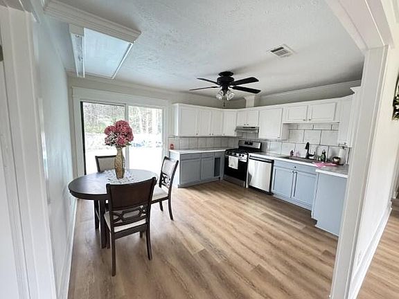 4th image of 1111 Anderson Dr