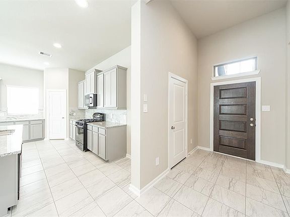 4th image of 2138 Bluegrass Ln