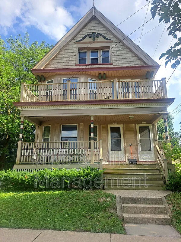 2 bed, 1.0 bath, 1000 sqft, $1,395 — Photo 1