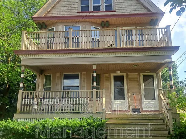 5613 W Lloyd St, Milwaukee, WI 53208