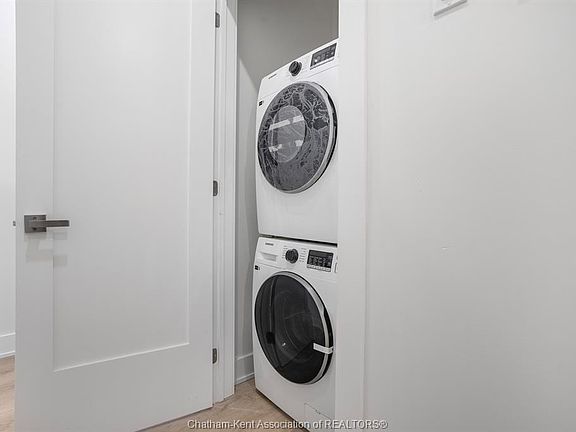 3rd image of 153 King St W #7