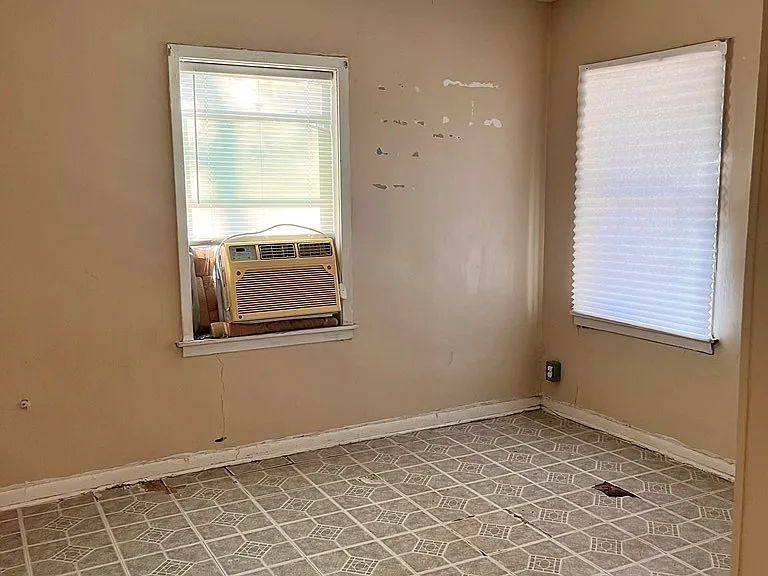 1295 Bryan St — Photo 6