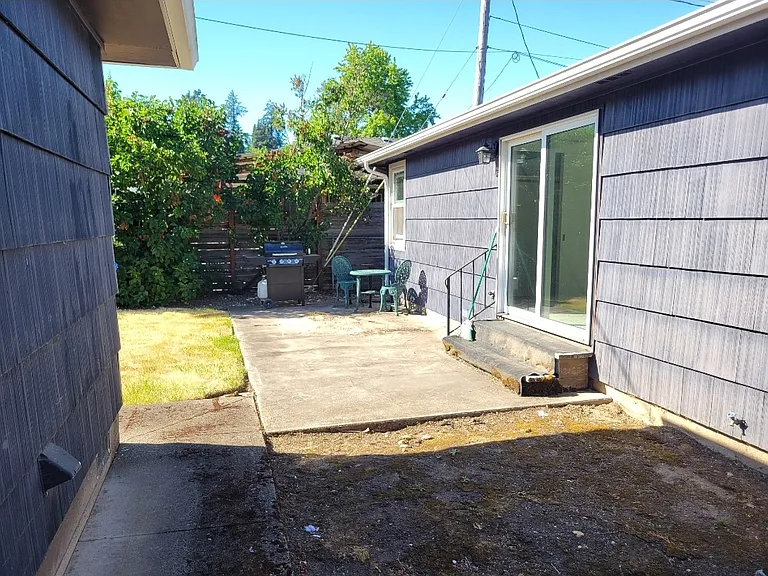 775 Gerth Ave NW — Photo 9