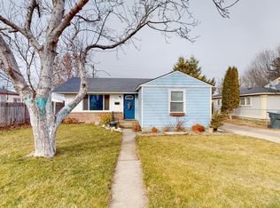 633 E 3rd St, Grandview, WA 98930