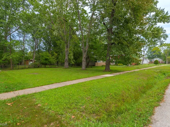 27360 Dunford Rd, Westlake, OH 44145