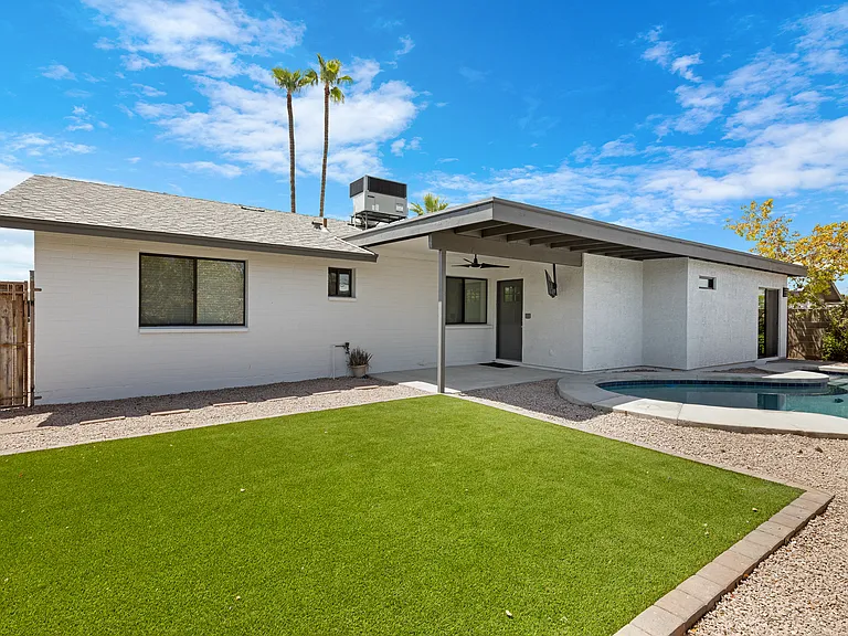 2500 E Hermosa Dr — Photo 22