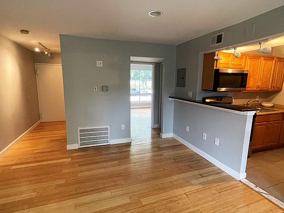 5th image of 8405 Greenbelt Rd APT 101