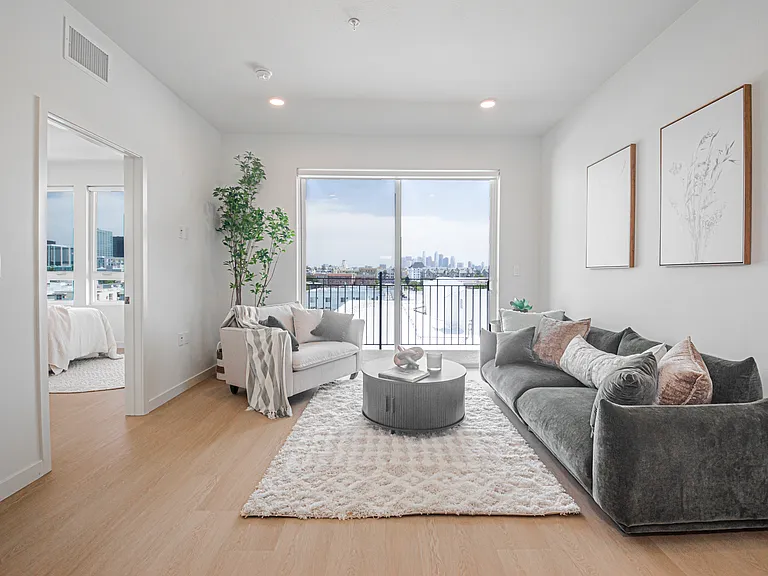 856 Gramercy Drive — Photo 81