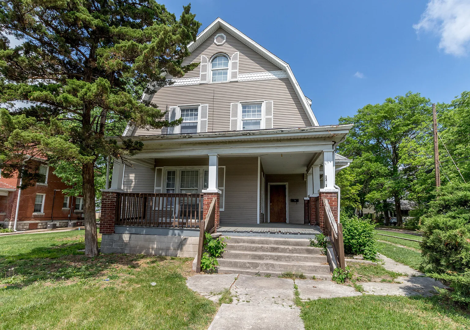 Large Centrally Located Home for Rent! — Photo 1