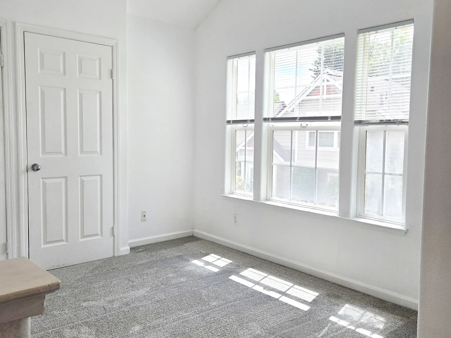 2 bed, 800 sqft, $3,150 — Photo 1