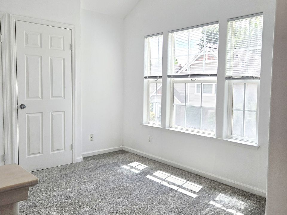 1st image of 432 Hickory Cir