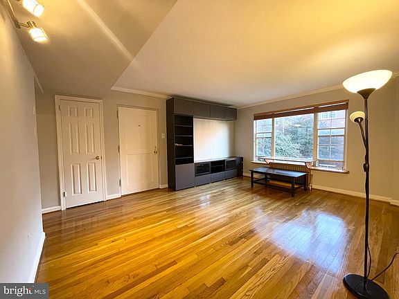 3rd image of 1224 N Meade St APT 22