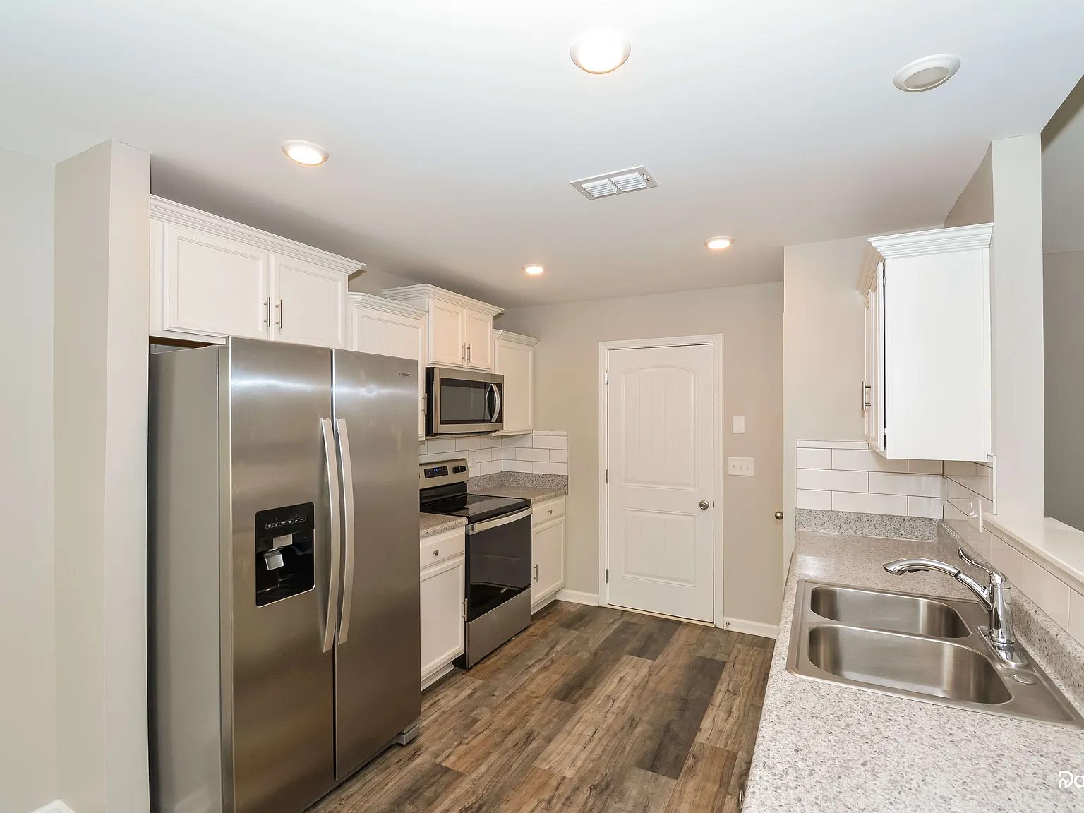4 bed, 3.0 bath, 1713 sqft, $2,580 — Photo 3