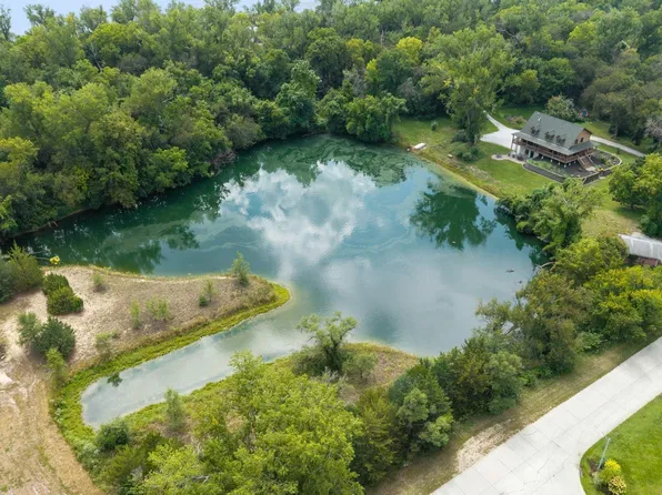 8305 Kauai Dr, Papillion, NE 68046