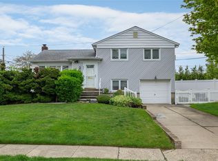 4031 Daleview Ave, Seaford, NY 11783