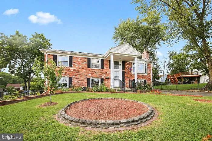 Daley Ln, Woodbridge — Photo 2