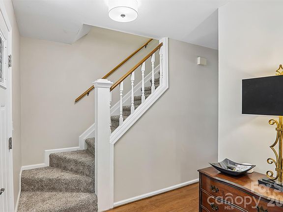 4th image of 70 Acorn Ln