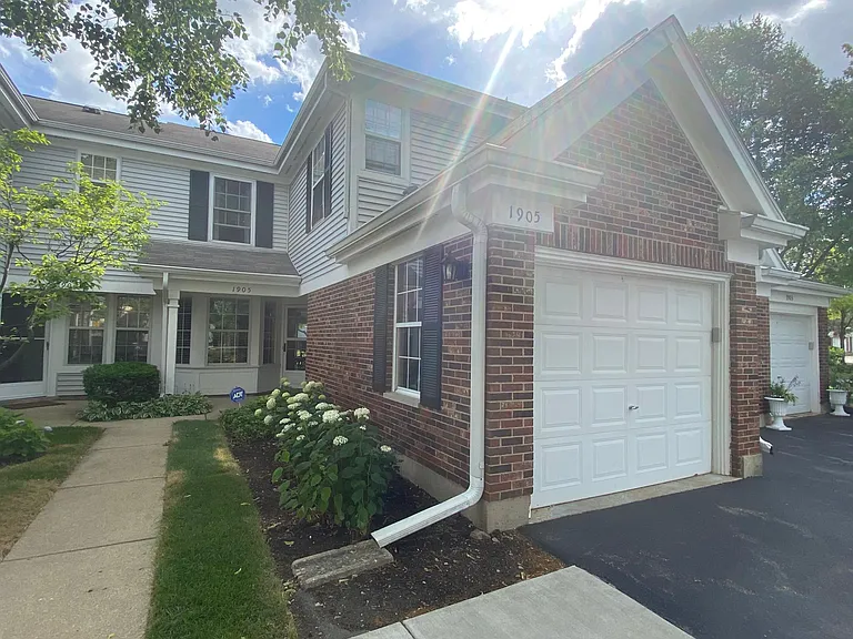 1905 Quaker Hollow Ln — Photo 1