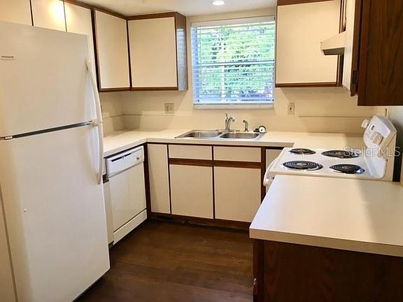 4th image of 1690 Hampton Ln Unit 806