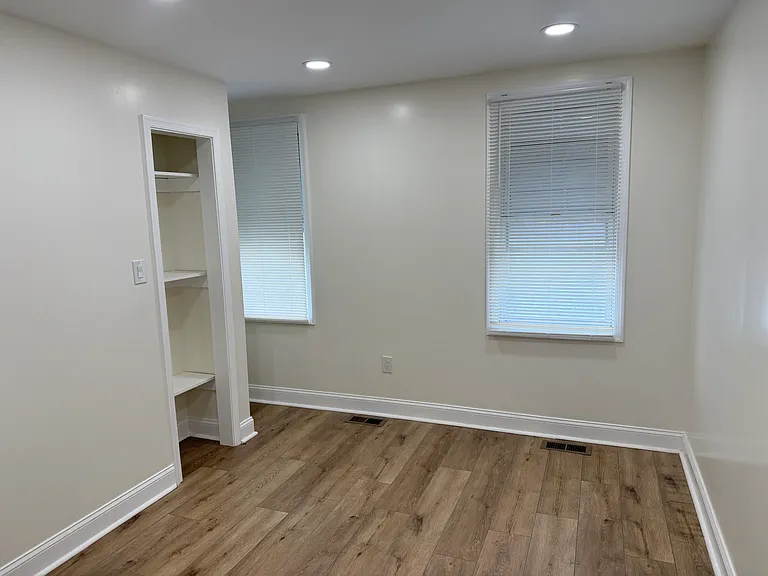 2720 E Biddle St — Photo 32