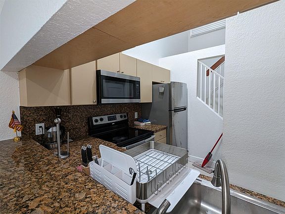 4th image of 914 Coral Club Drive #914