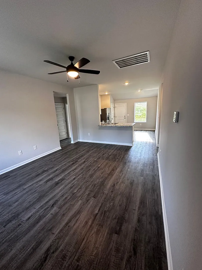 2025 Home for Rent! — Photo 4