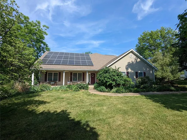 806 Linder Blvd, Greenville, IL 62246
