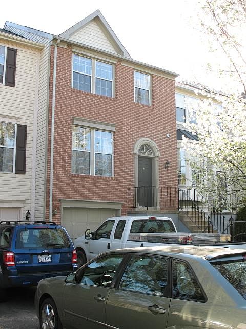 1st image of 203 Knollwood Ct