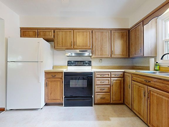 5th image of 224 Kinkel Ave