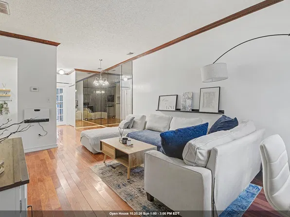 111 Cottonwood Street image 1 of 11