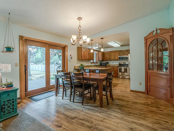 5th image of 1658 Portland Dr