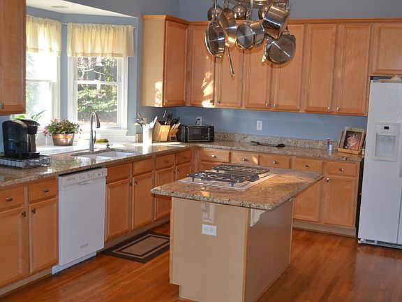 COMPLETELY UPDATED KITCHEN