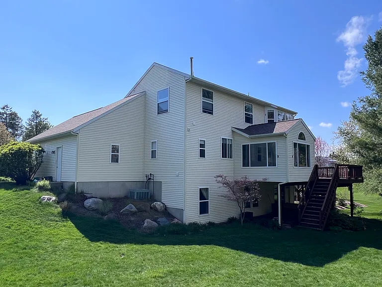 648 S Whitman Ct SE — Photo 43