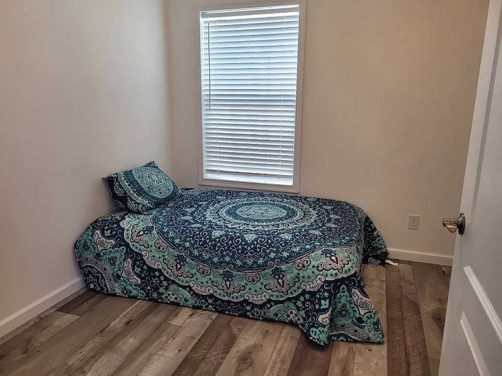 2 bed, 1.0 bath, 652 sqft, $1,049 — Photo 3