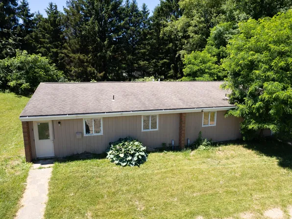 159 Cemetery Rd #B, Slippery Rock, PA 16057