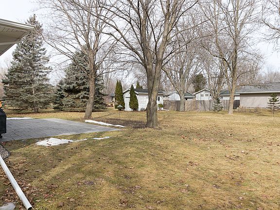 Lg Entertaining Yard & Patio