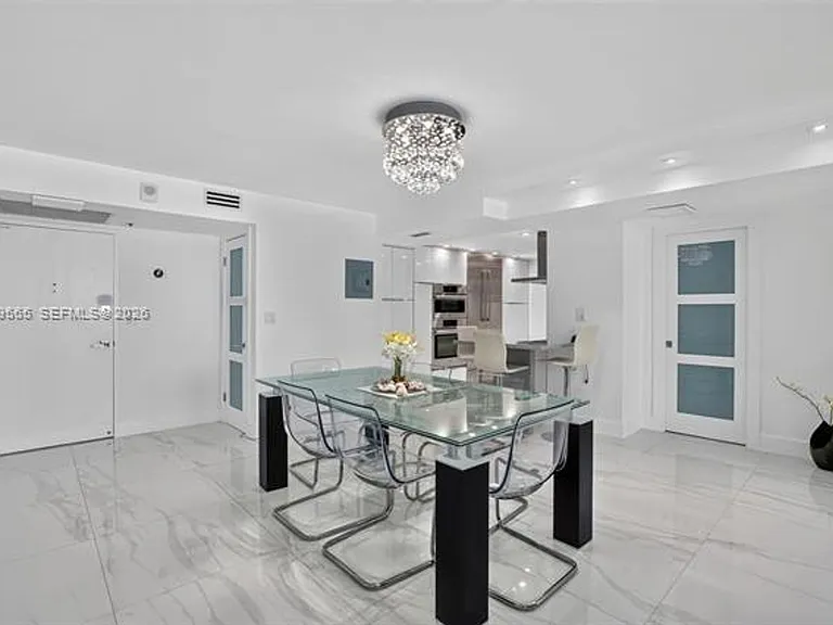 6039 Collins Avenue Cu #1624 — Photo 8