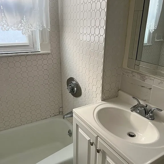 42 Barry St #2 — Photo 5