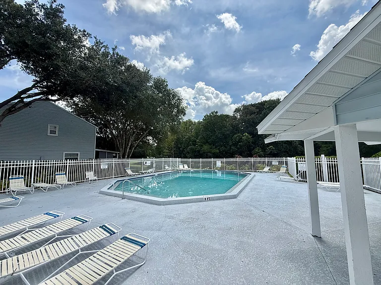 304 Woodgreen Ln — Photo 2