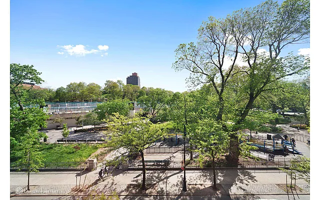 Sold by Douglas Elliman | media 16
