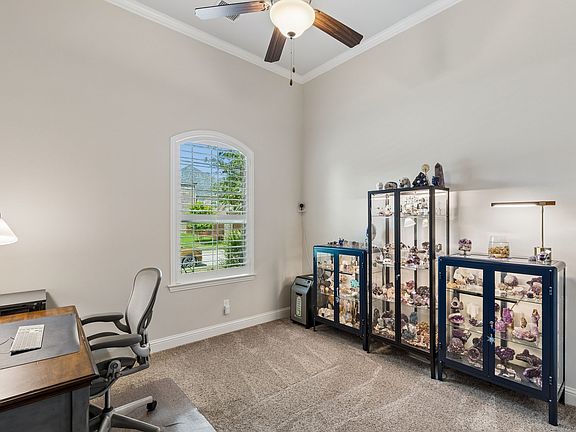 5th image of 618 Forest Hill Dr