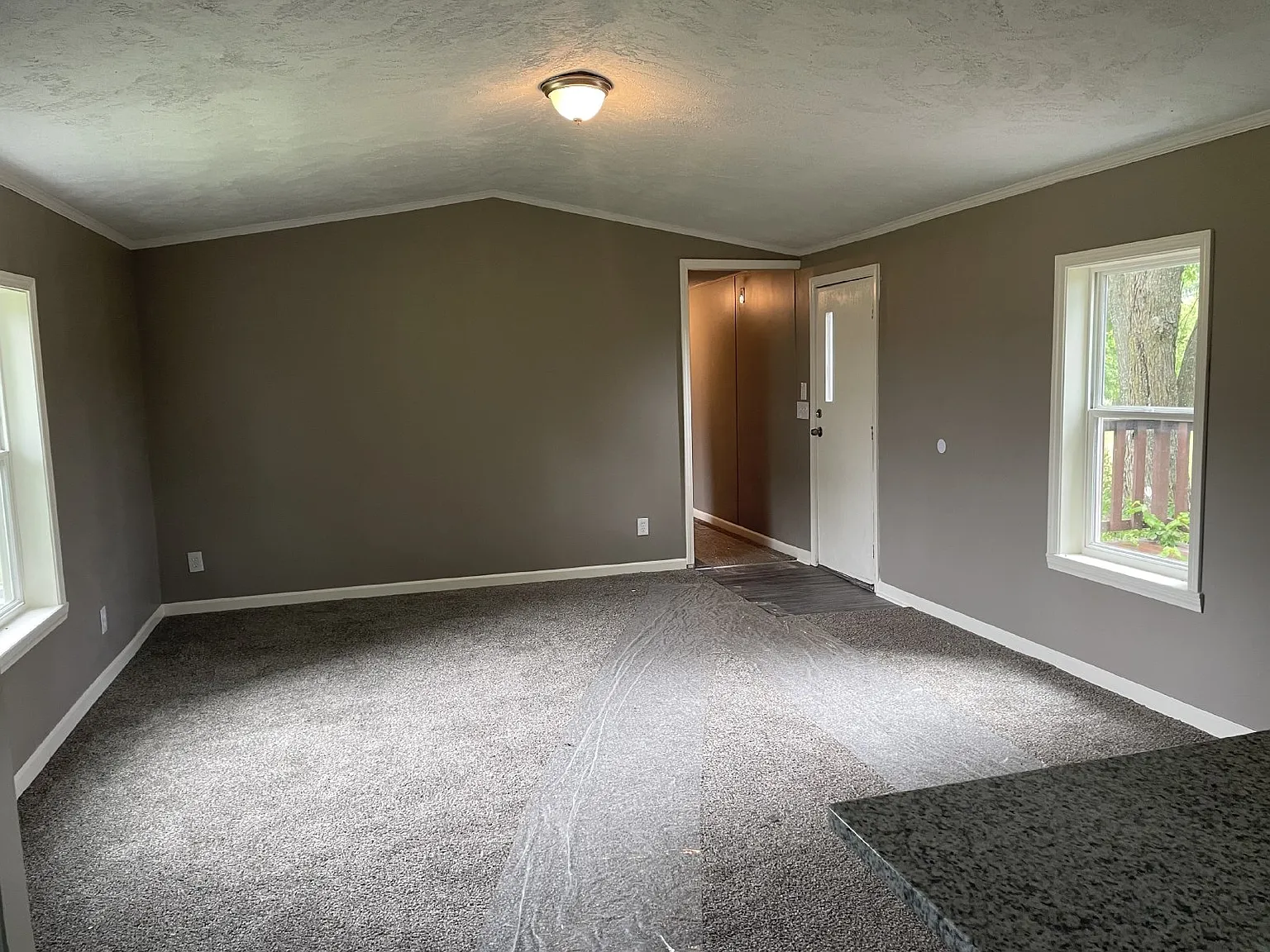 3 bed, 2.0 bath, 1280 sqft, $1,000 — Photo 2