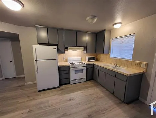 1214 E Clinton Ave #202 — Photo 1