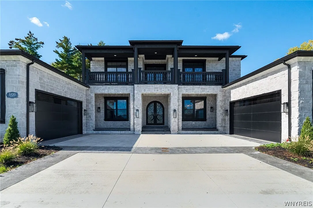 4 bed, 6.0 bath, 5458 sqft, $10,000 — Photo 2