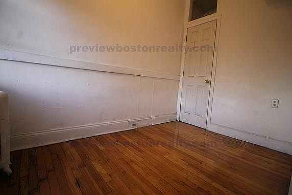 2nd image of 1633 Commonwealth Ave #U7